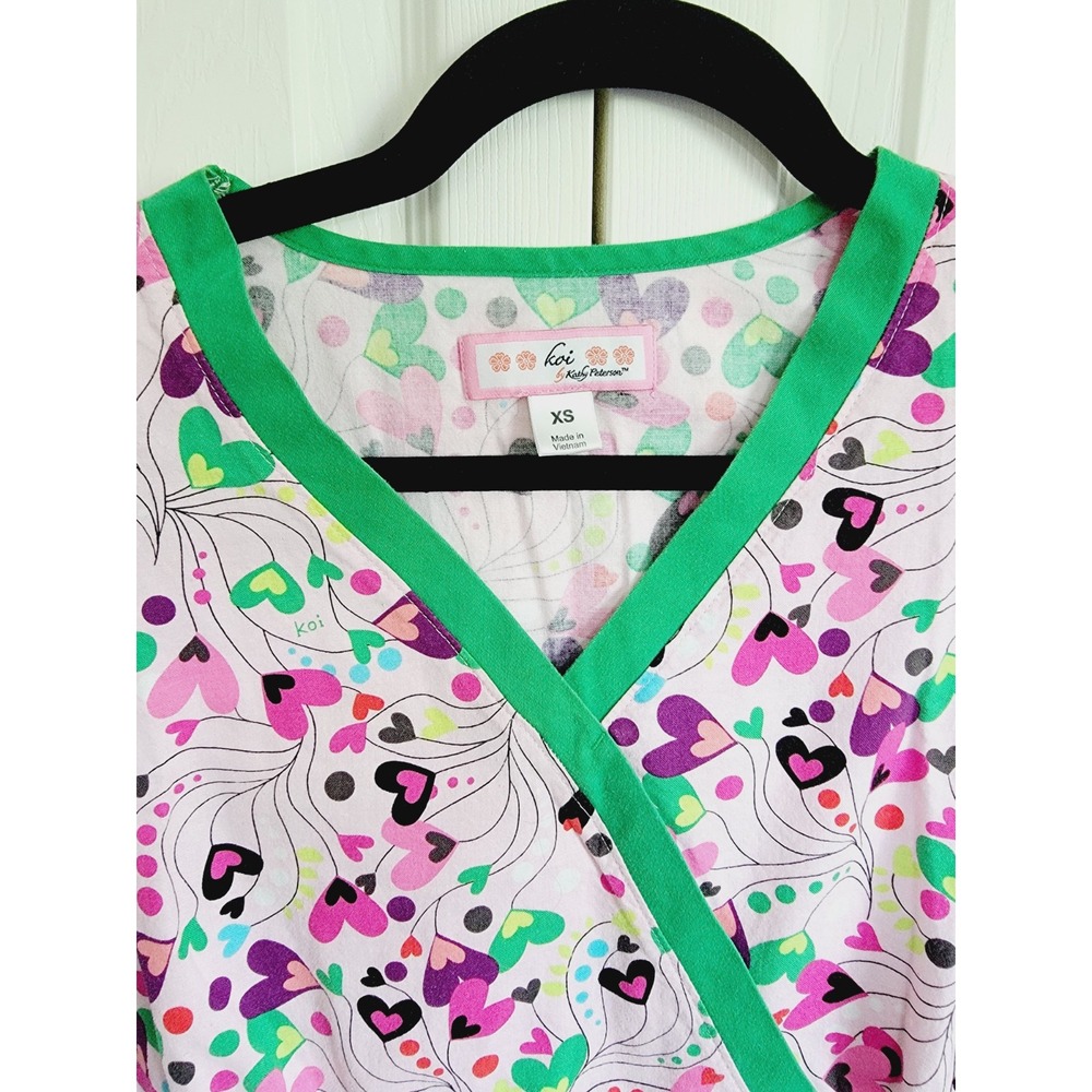 Koi by Kathy Peterson XS Womens Heart Print Happiness Mock Wrap Scrub‎ Top Pink - Picture 6 of 14